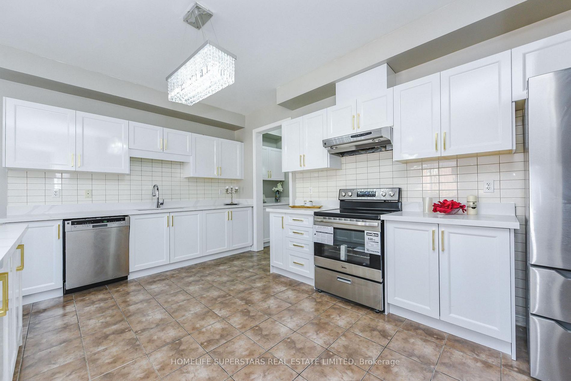 Resale Home, Detached, Legal Finished Basement, Brampton East, L6P 3L7 preview 6